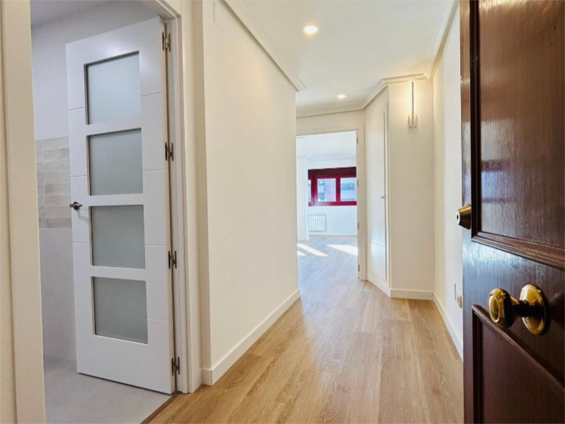 Flat for sale in Costillares Flat for sale in Madrid Capital with Air Conditioner, Heating and Parquet flooring