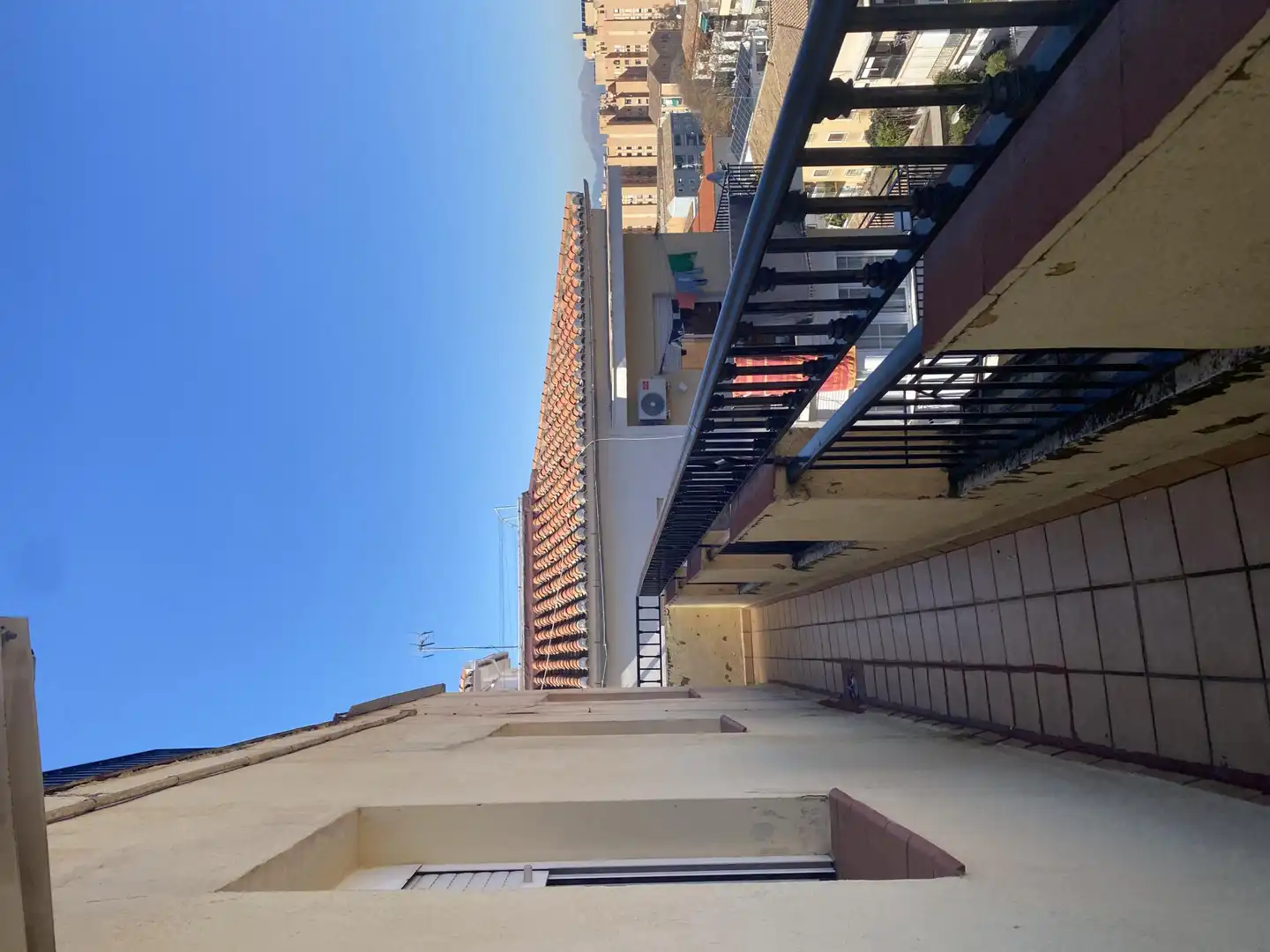 Zimmer in Pasaje de los Nardos, 21, Barrio de Zaidín Außenansicht von Wohnung zur untervermieten in Granada mit Klimaanlage, Heizung und Parkett