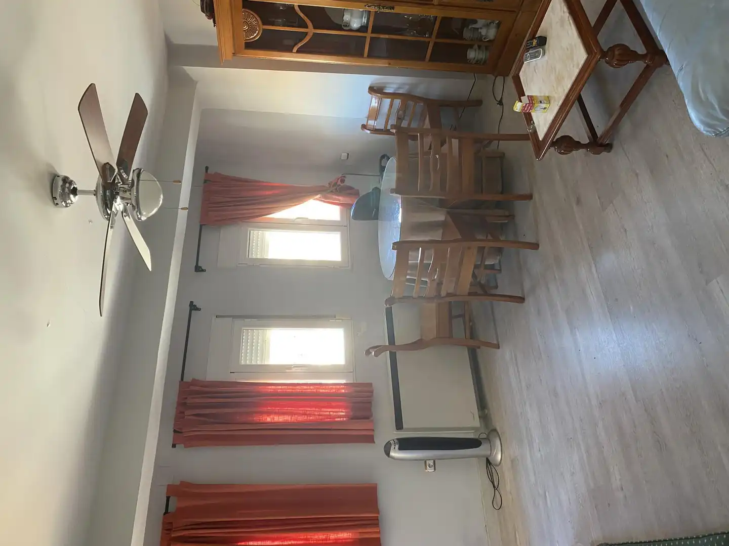 Zimmer in Pasaje de los Nardos, 21, Barrio de Zaidín Esszimmer von Wohnung zur untervermieten in Granada mit Klimaanlage, Heizung und Parkett
