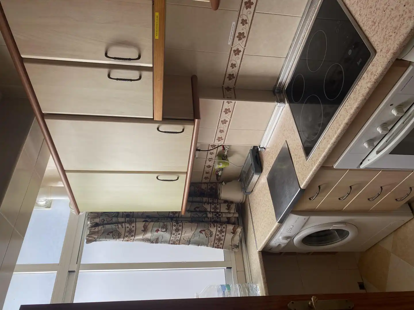 Zimmer in Pasaje de los Nardos, 21, Barrio de Zaidín Küche von Wohnung zur untervermieten in Granada mit Klimaanlage, Heizung und Parkett