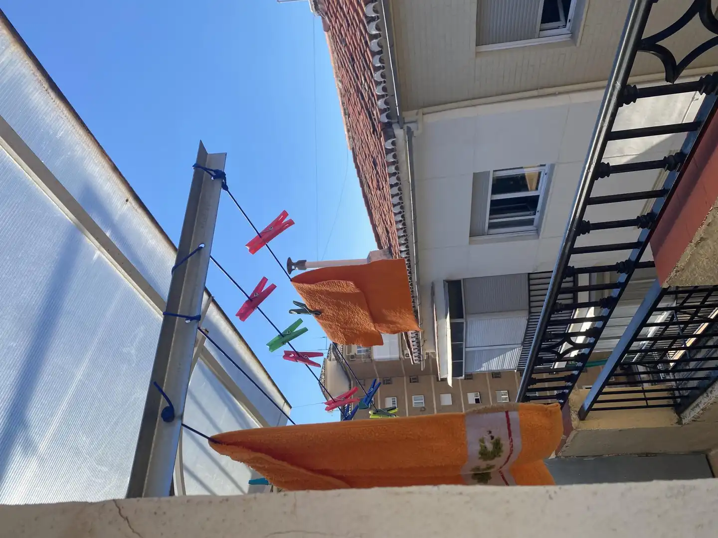 Zimmer in Pasaje de los Nardos, 21, Barrio de Zaidín Außenansicht von Wohnung zur untervermieten in Granada mit Klimaanlage, Heizung und Parkett
