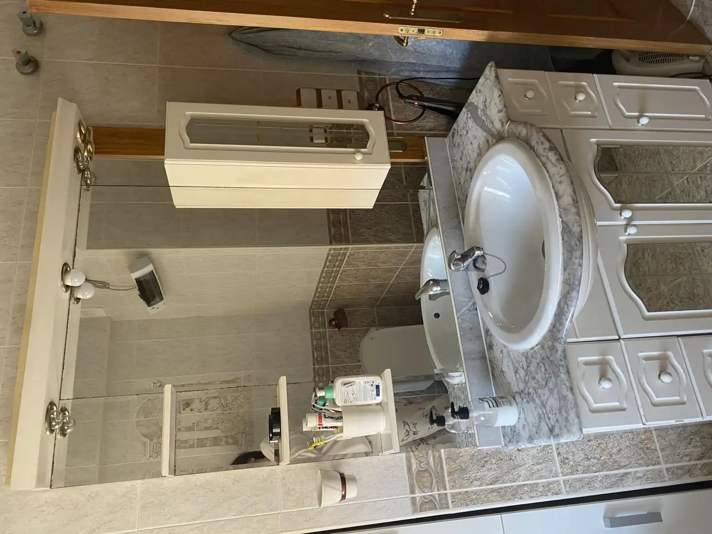 Zimmer in Pasaje de los Nardos, 21, Barrio de Zaidín Badezimmer von Wohnung zur untervermieten in Granada mit Klimaanlage, Heizung und Parkett