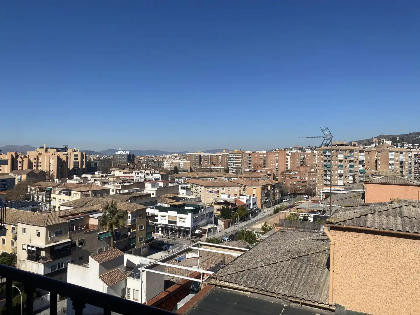 Zimmer in Pasaje de los Nardos, 21, Barrio de Zaidín Außenansicht von Wohnung zur untervermieten in Granada mit Klimaanlage, Heizung und Parkett