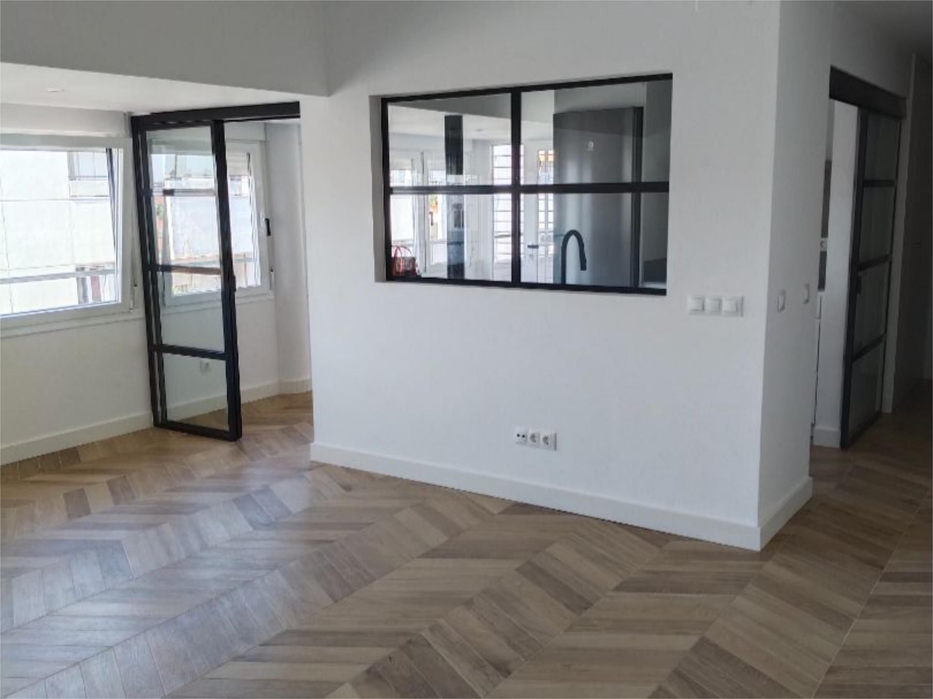 Flat for rent in  Sevilla Capital  with Air Conditioner, Heating and Storage room