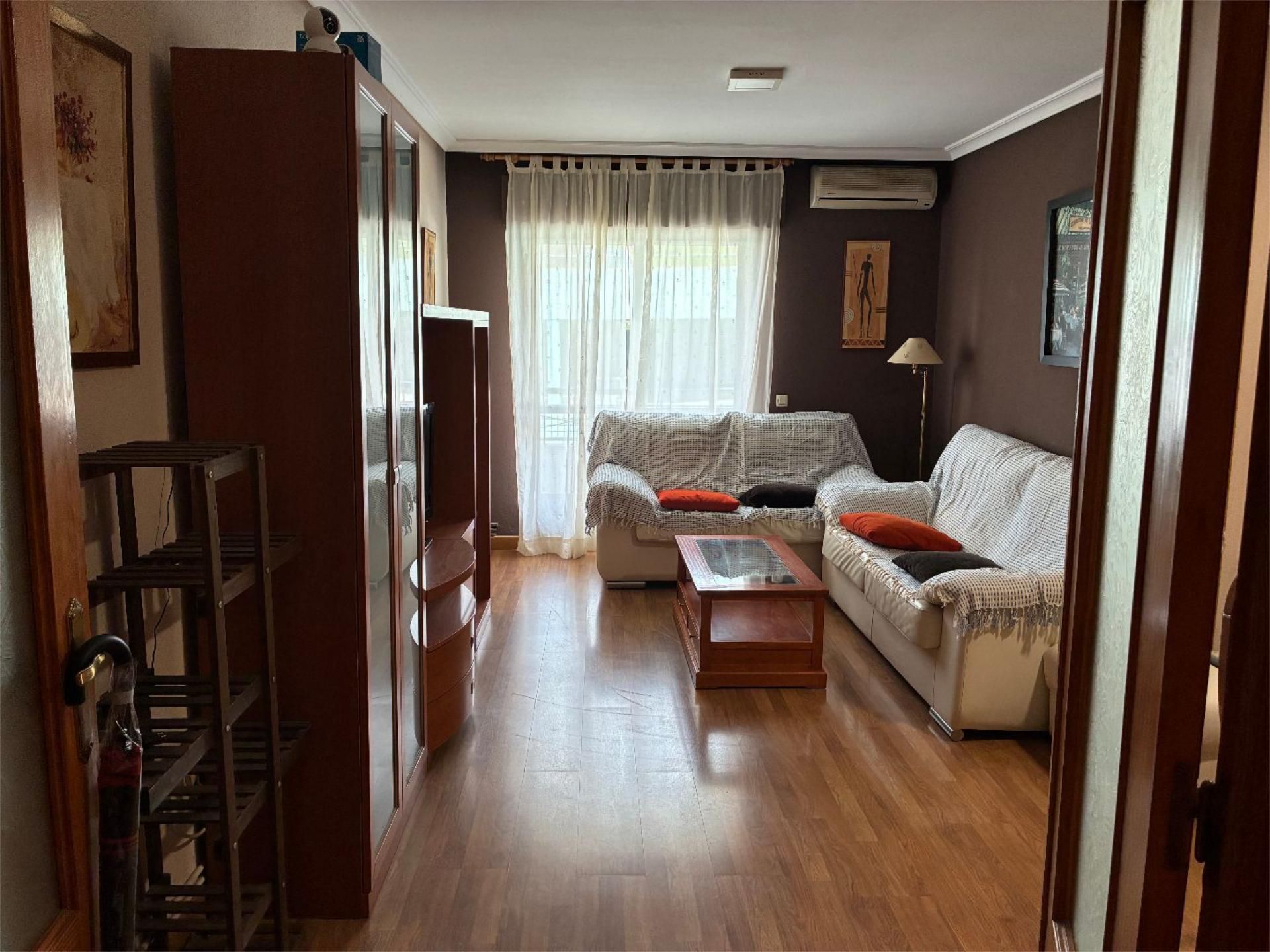 Sala d'estar de Pis de lloguer en Plasencia amb Aire condicionat i Balcó