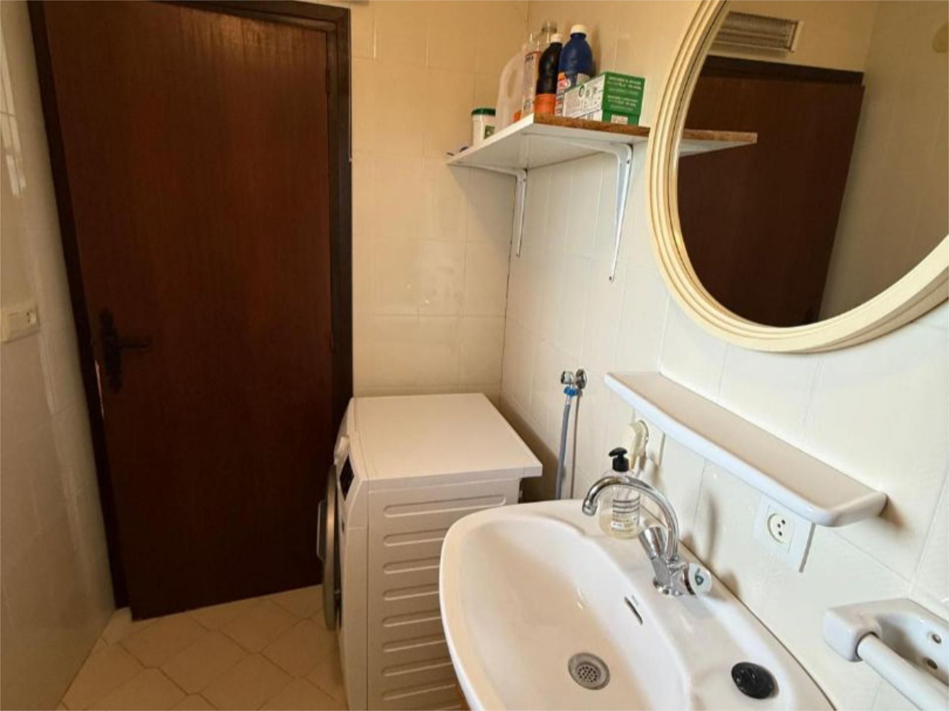 Bany de Pis de lloguer en Dénia amb Terrassa, Moblat i Balcó