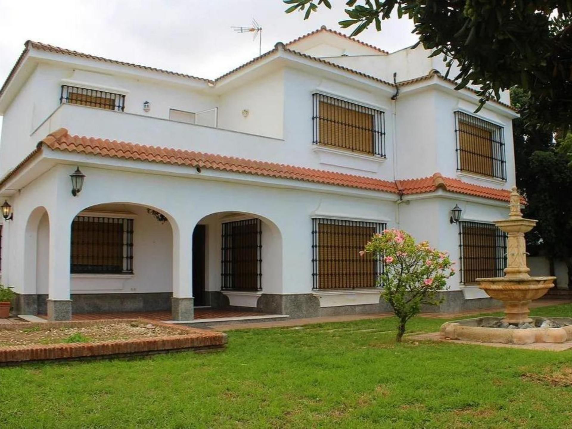 Vista exterior de Casa o xalet de lloguer en Chiclana de la Frontera amb Aire condicionat, Jardí privat i Terrassa