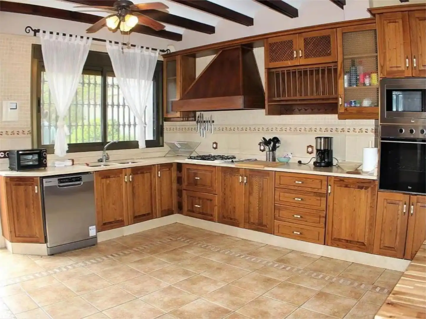 Houses for rent in Calle el Salmonete, 7, Novo Sancti Petri Kitchen of Houses for rent in Chiclana de la Frontera with Air Conditioner, Private garden and Terrace