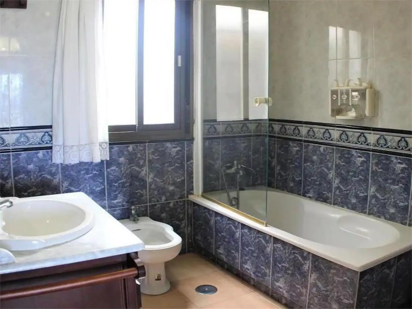 Houses for rent in Calle el Salmonete, 7, Novo Sancti Petri Bathroom of Houses for rent in Chiclana de la Frontera with Air Conditioner, Private garden and Terrace