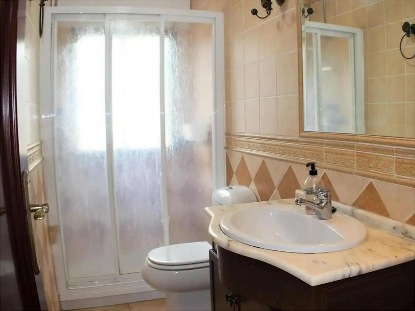 Houses for rent in Calle el Salmonete, 7, Novo Sancti Petri Bathroom of Houses for rent in Chiclana de la Frontera with Air Conditioner, Private garden and Terrace