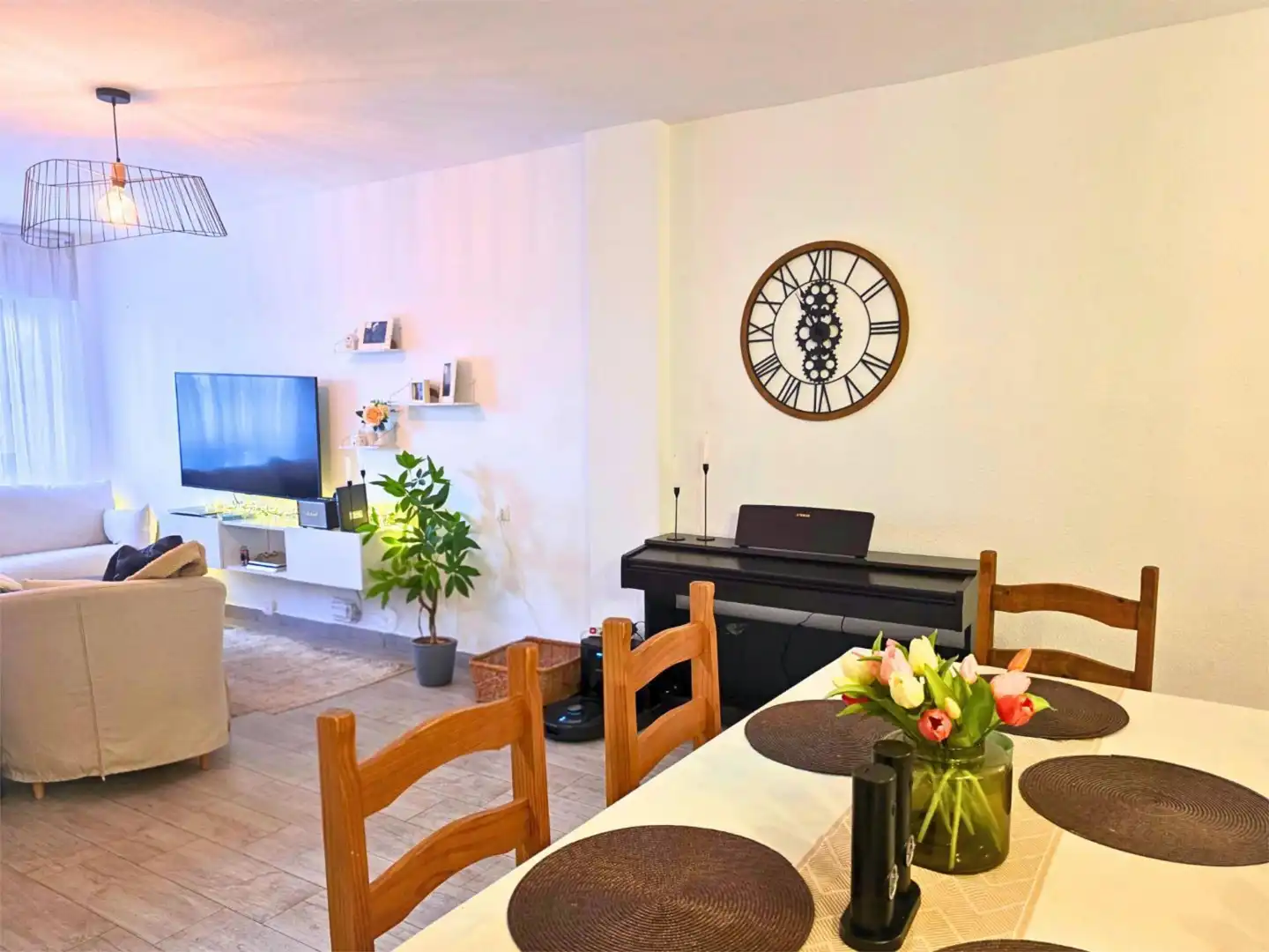 Piso en venta en Calle Gumersindo, 89, Las Piscinas Naturales Sala de estar de Piso en venta en Torrevieja con Aire acondicionado