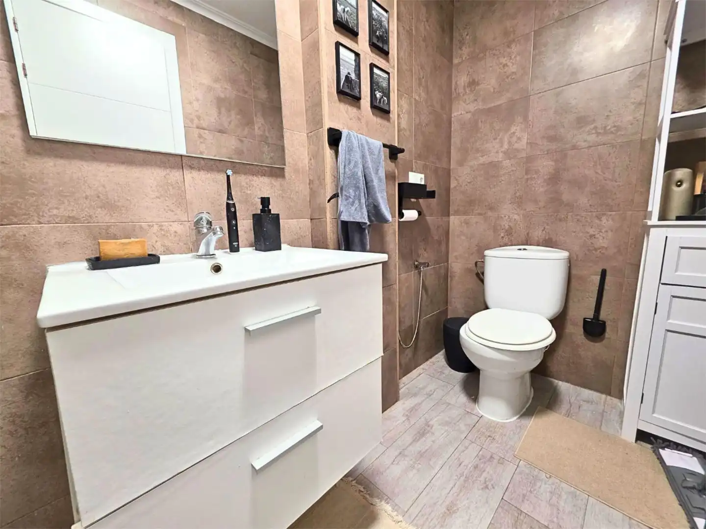 Piso en venta en Calle Gumersindo, 89, Las Piscinas Naturales Baño de Piso en venta en Torrevieja con Aire acondicionado