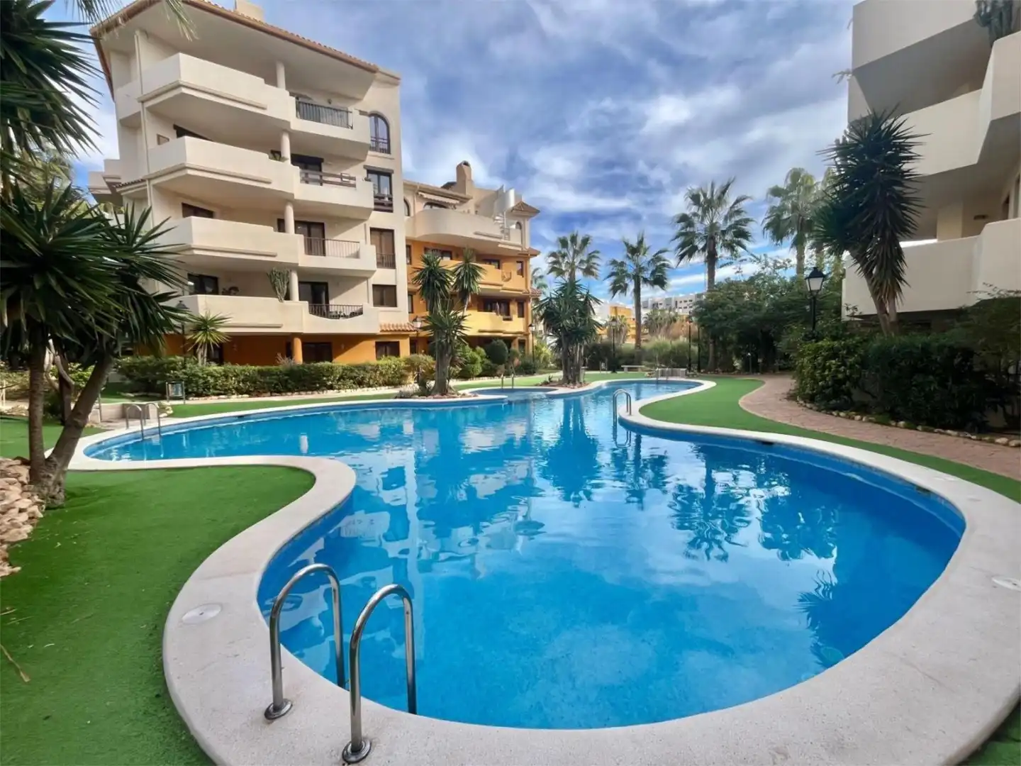 Piscina de Casa adosada en venta en Torrevieja con Terraza, Piscina y Balcón