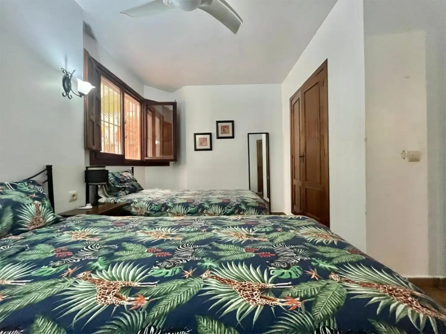Habitación de Casa adosada en venta en Torrevieja con Terraza, Piscina y Balcón