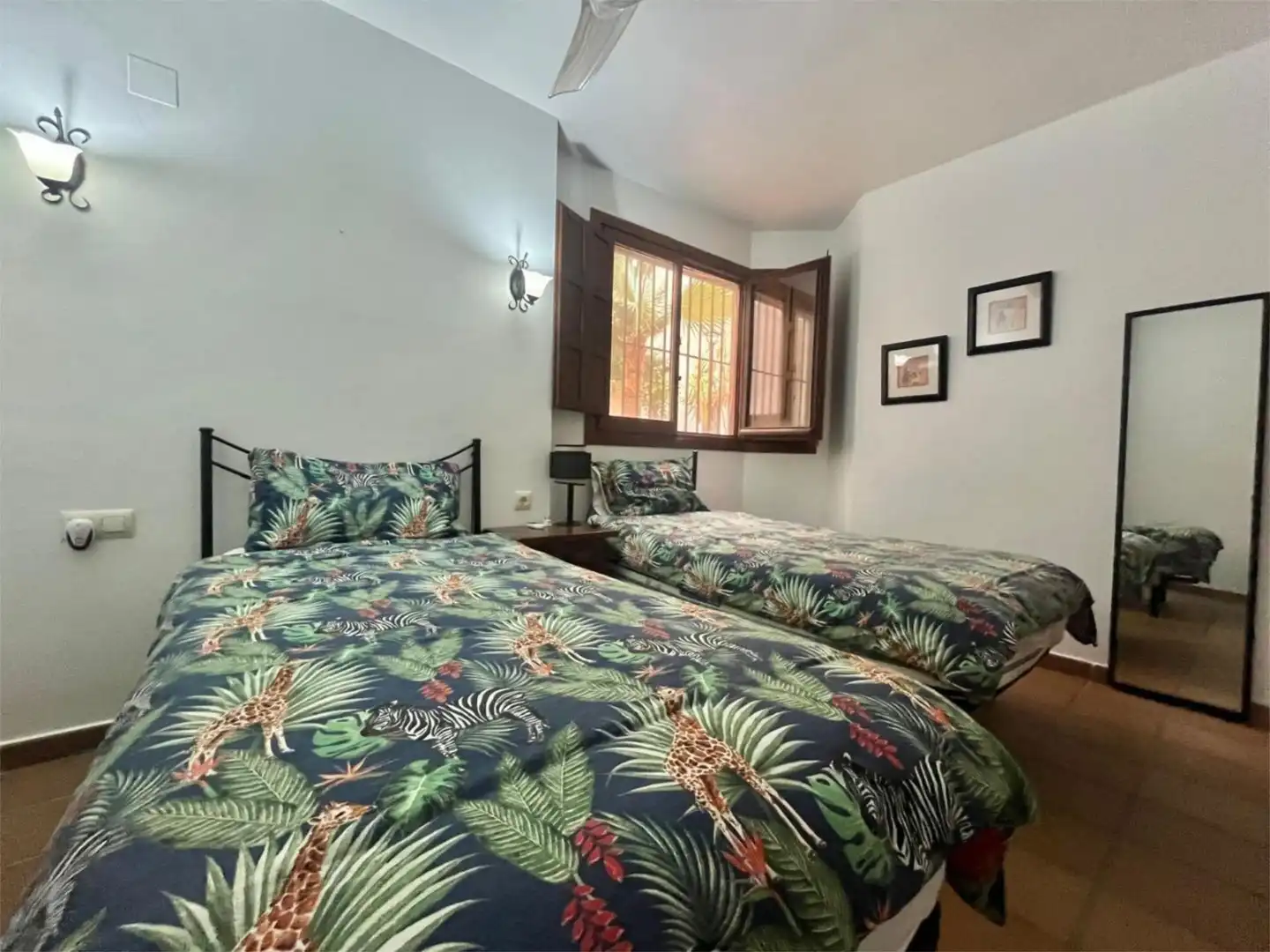 Habitación de Casa adosada en venta en Torrevieja con Terraza, Piscina y Balcón