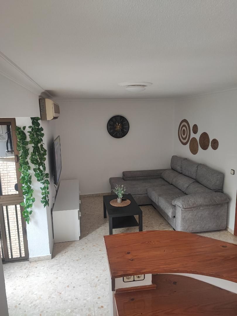 Living room of Flat for sale in  Sevilla Capital  with Air Conditioner and Balcony