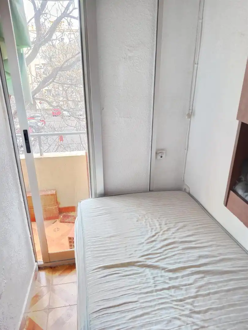 Habitación en Carrer de Jumella, 3, Tres Forques Terraza de Piso para compartir en Valencia con Parquet, Amueblado y Horno