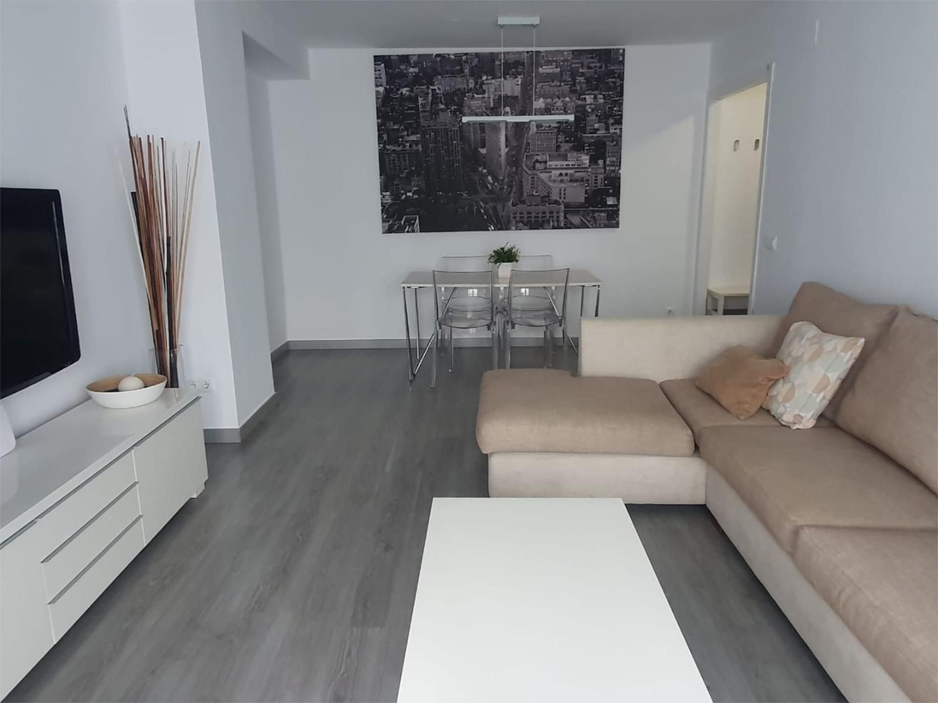 Flat to share in Calle Julio César, 12, Camas Living room of Flat to share in Camas with Air Conditioner, Heating and Parquet flooring