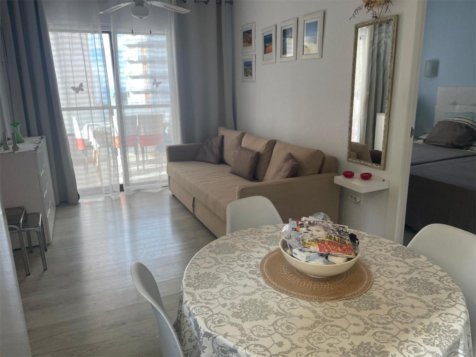 Piso en venta en Avenida de Estocolmo, 9, Rincón Alto Sala de estar de Piso en venta en Benidorm con Aire acondicionado, Terraza y Piscina