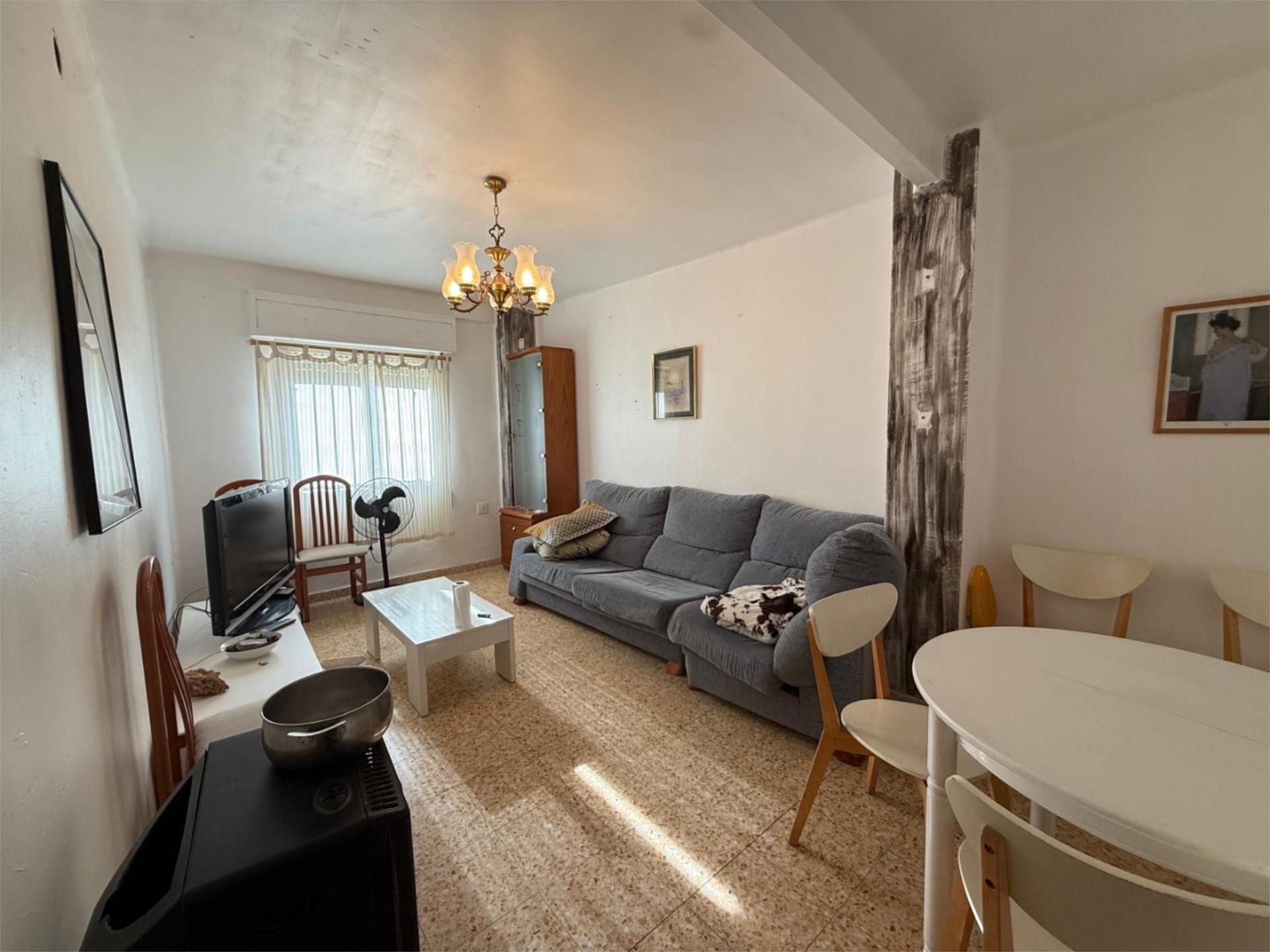 Sala d'estar de Pis de lloguer en Tuéjar amb Moblat