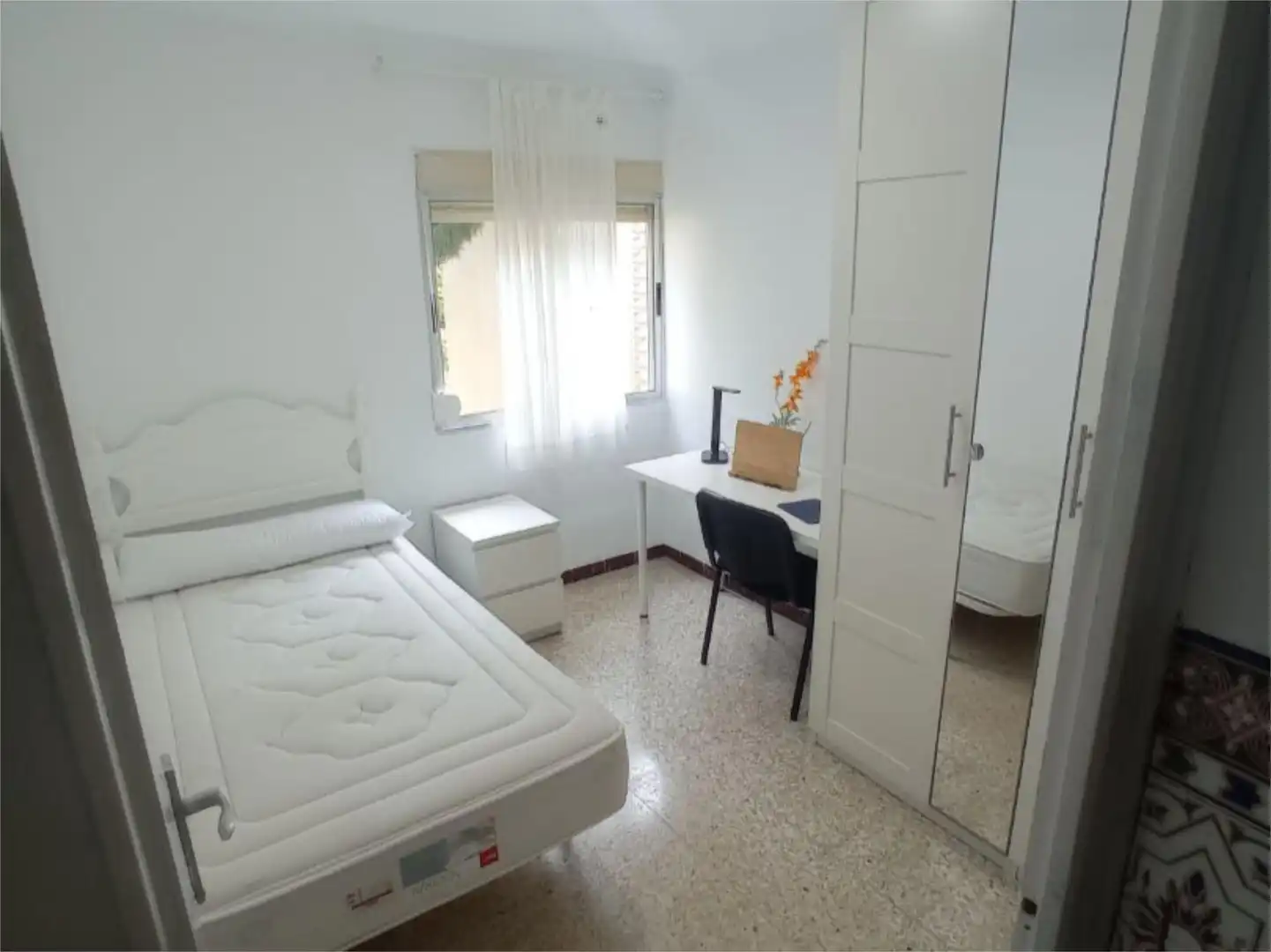 Habitación de Piso para compartir en  Sevilla Capital con Terraza, Amueblado y Lavadora