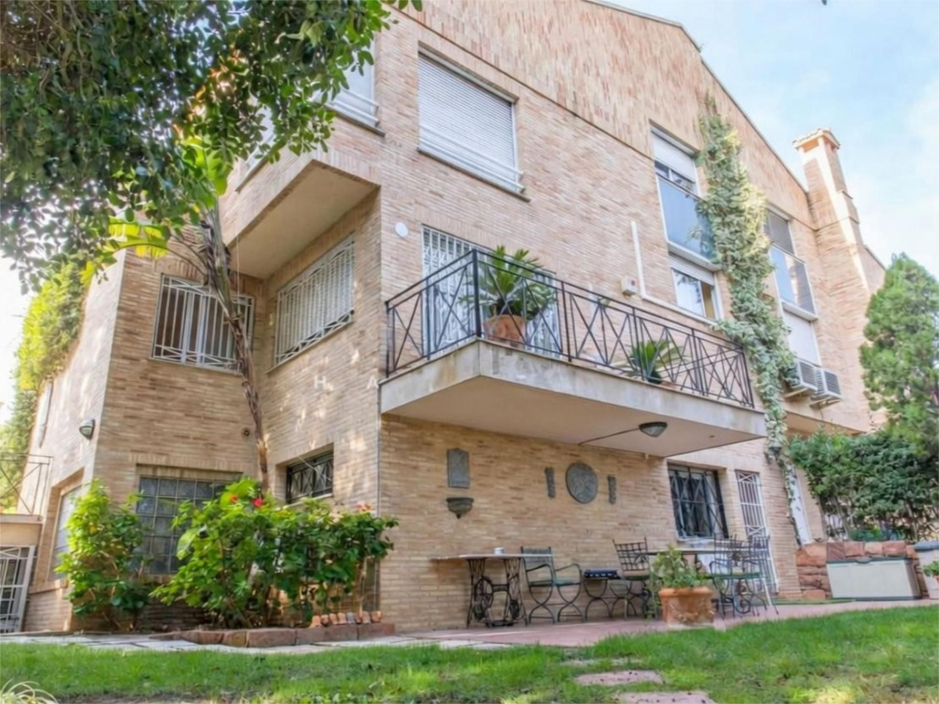 Vista exterior de Casa o xalet en venda en Godella amb Aire condicionat, Terrassa i Piscina