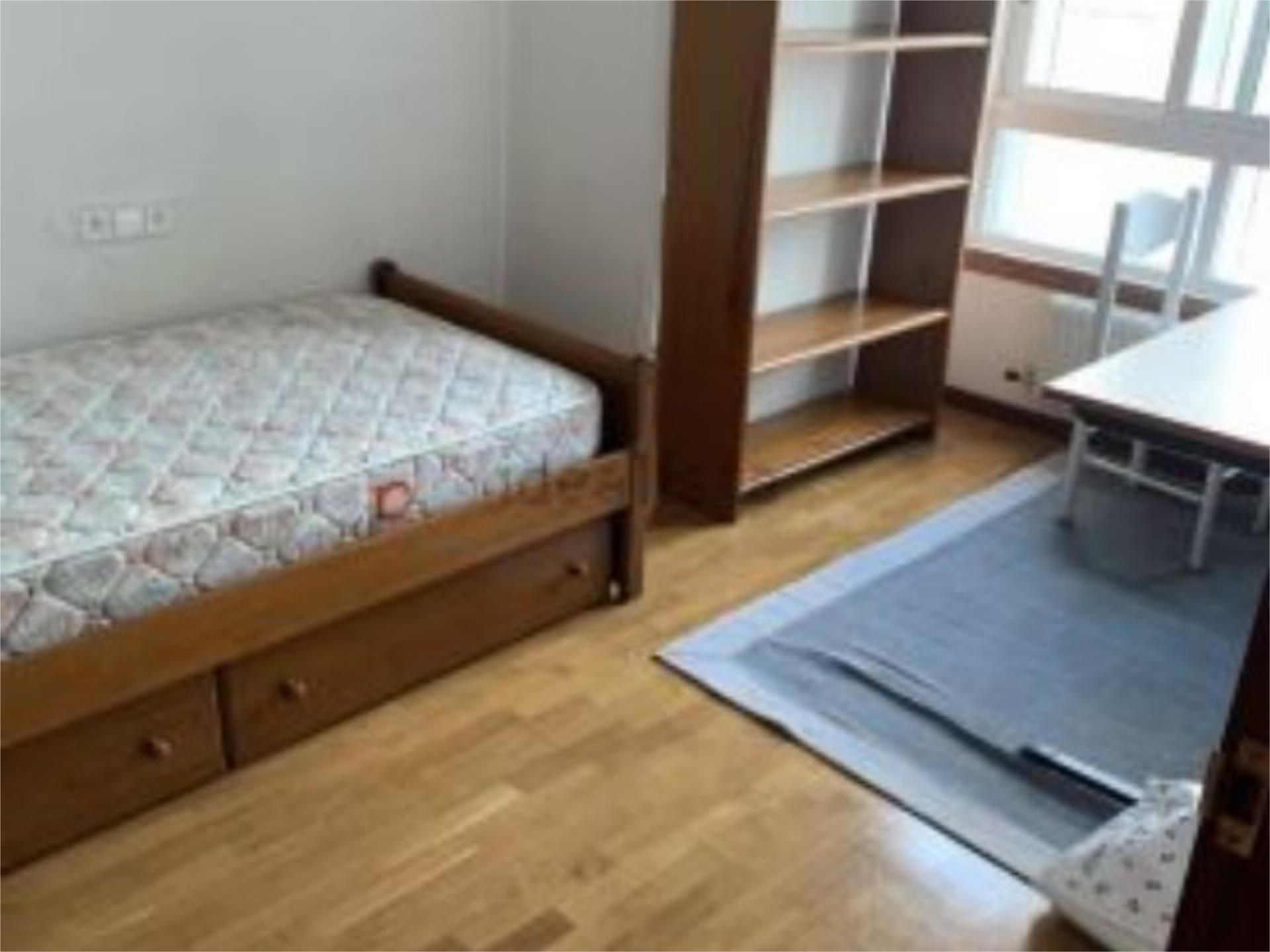 Flat to share in Rúa Martín Echegaray, 1, As Travesas - Balaídos Bedroom of Flat to share in Vigo with Parquet flooring, Swimming Pool and Furnished