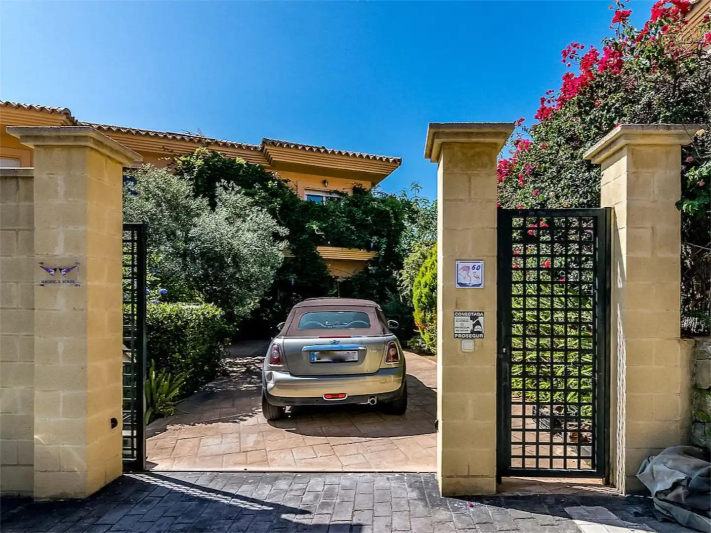 Außenansicht von Einfamilien-Reihenhaus zum Verkauf in Mijas mit Klimaanlage, Terrasse und Balkon