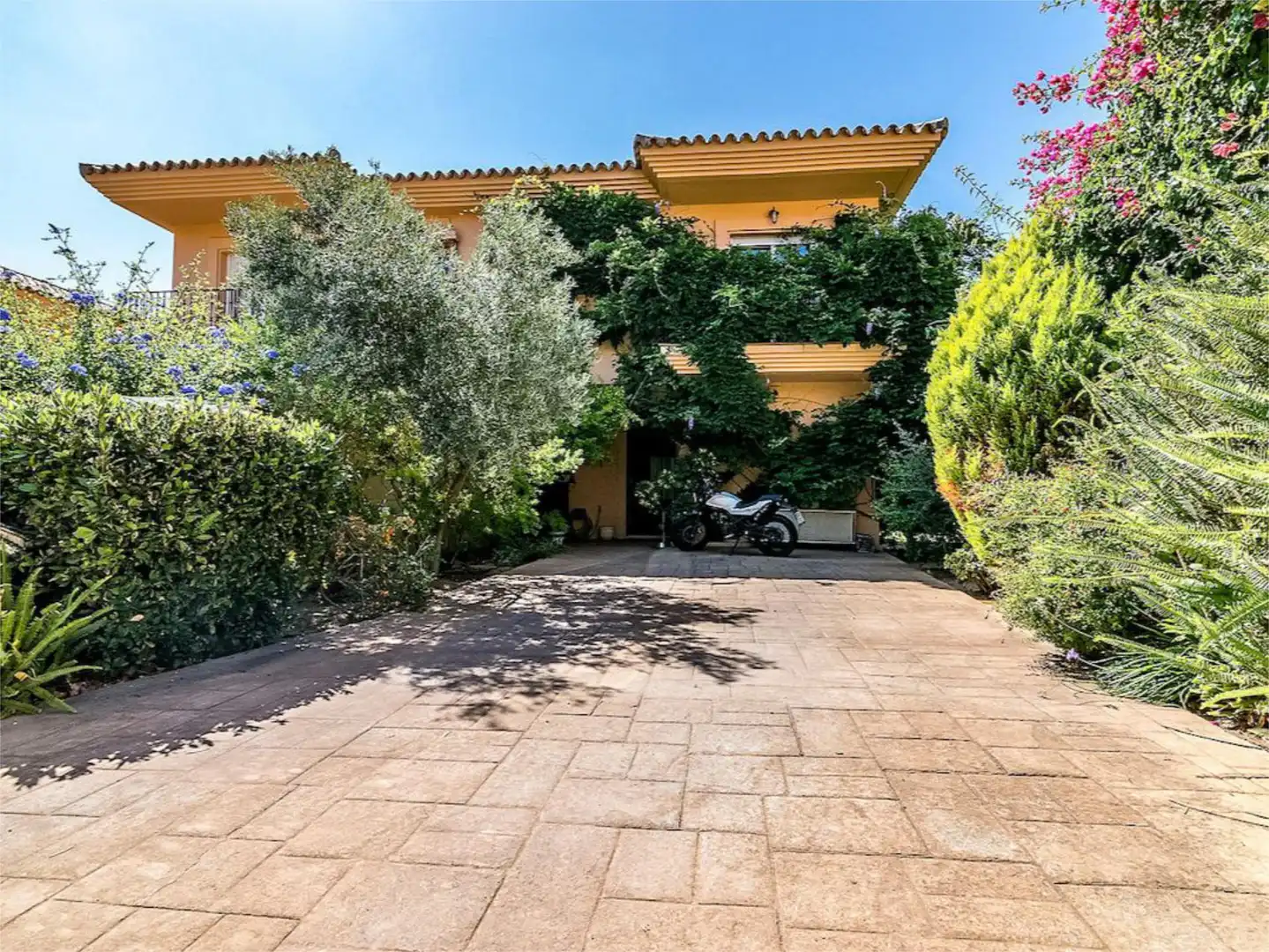 Außenansicht von Einfamilien-Reihenhaus zum Verkauf in Mijas mit Klimaanlage, Terrasse und Balkon