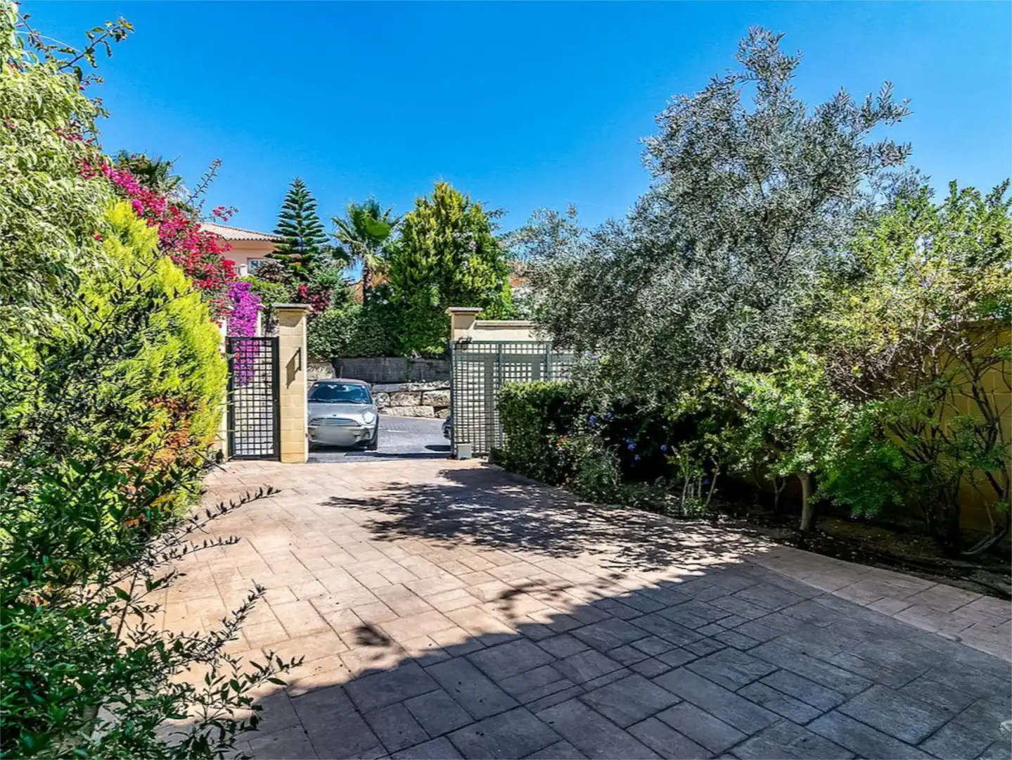 Außenansicht von Einfamilien-Reihenhaus zum Verkauf in Mijas mit Klimaanlage, Terrasse und Balkon