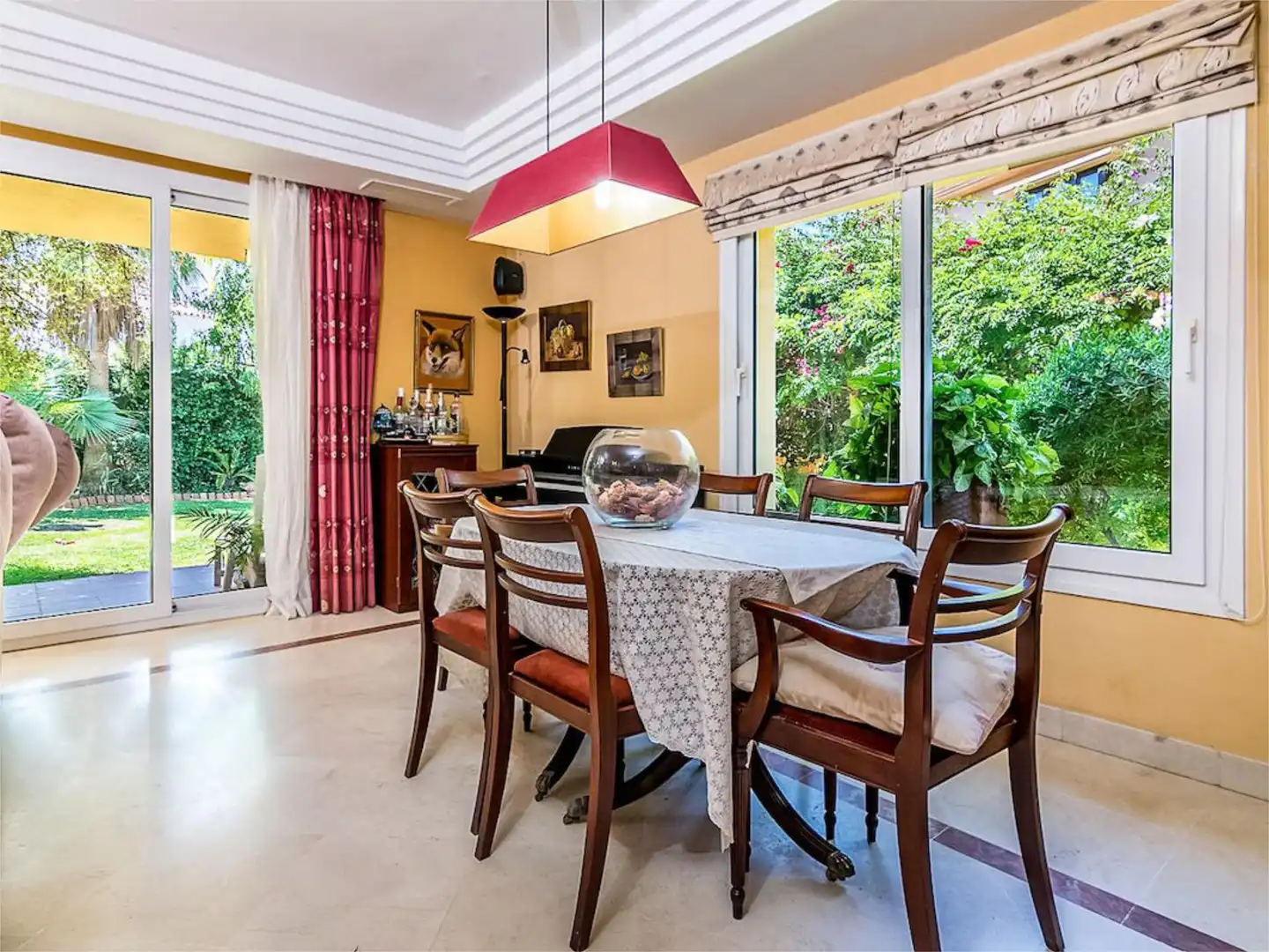 Esszimmer von Einfamilien-Reihenhaus zum Verkauf in Mijas mit Klimaanlage, Terrasse und Balkon