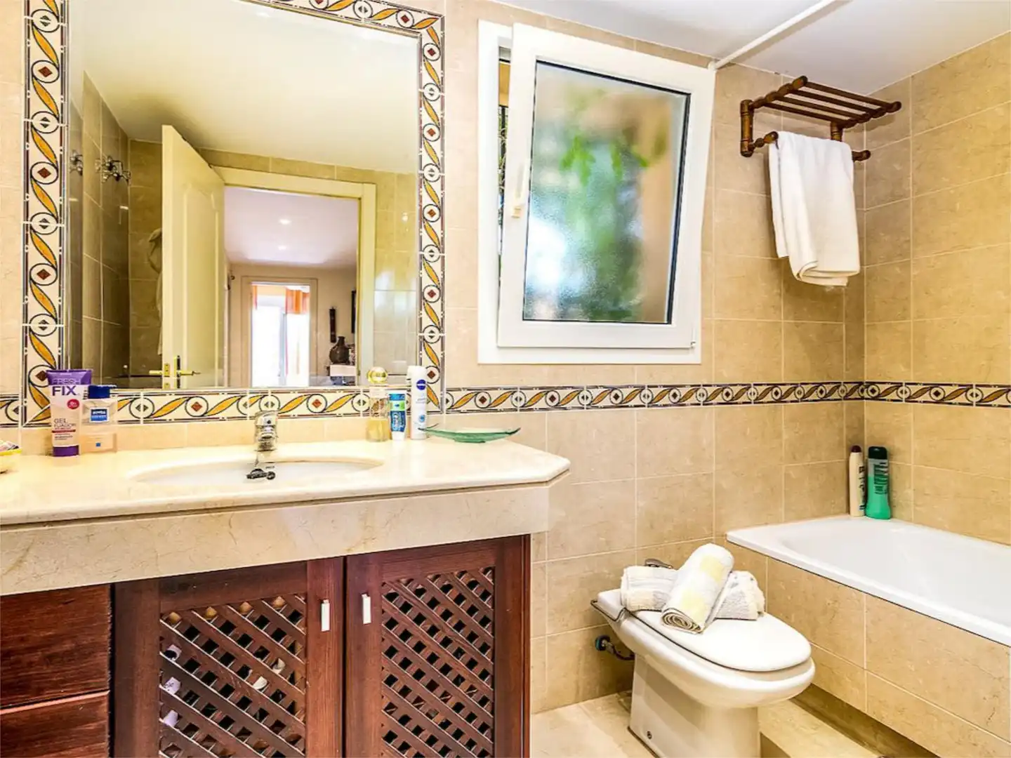 Badezimmer von Einfamilien-Reihenhaus zum Verkauf in Mijas mit Klimaanlage, Terrasse und Balkon