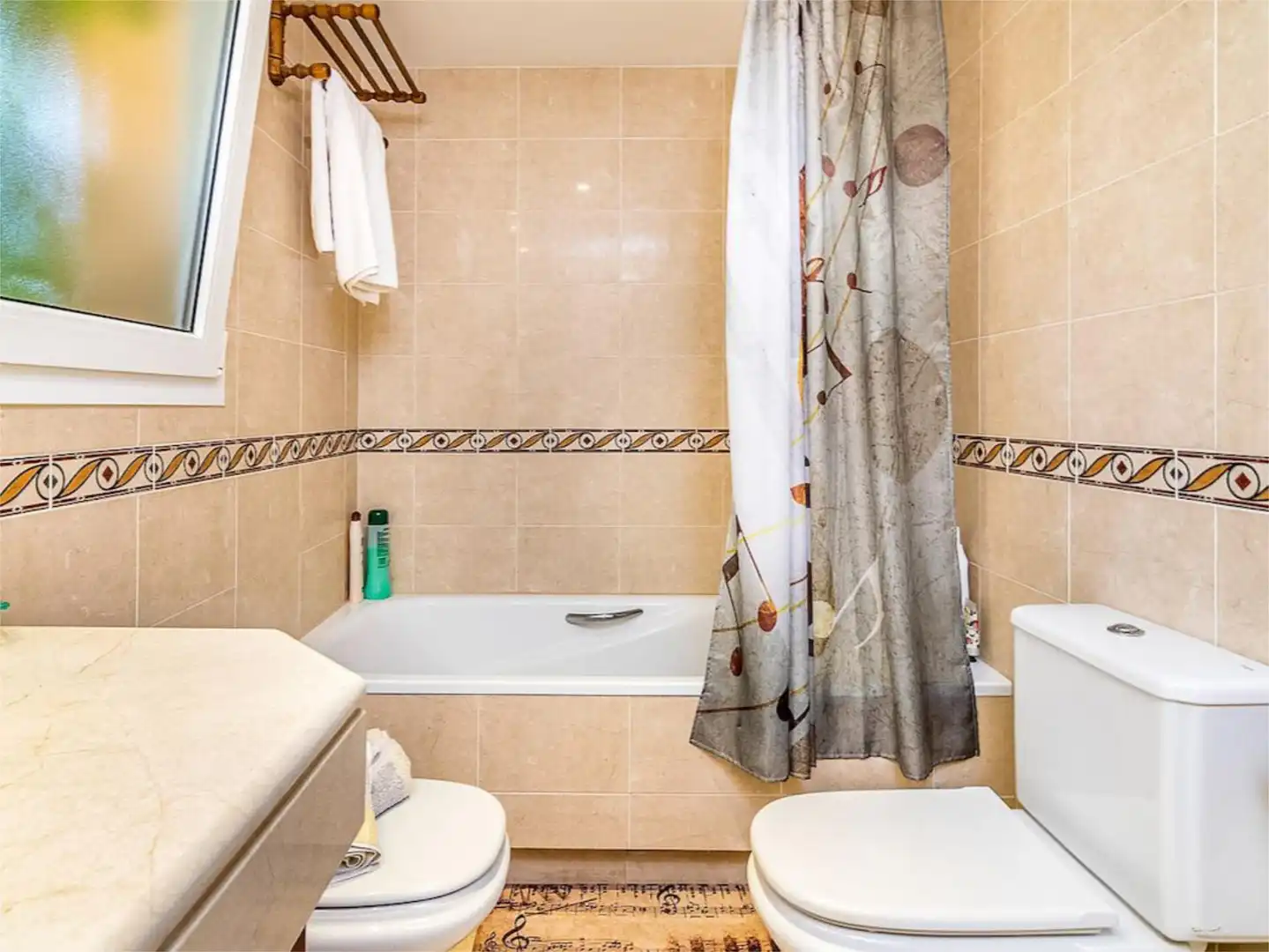 Badezimmer von Einfamilien-Reihenhaus zum Verkauf in Mijas mit Klimaanlage, Terrasse und Balkon