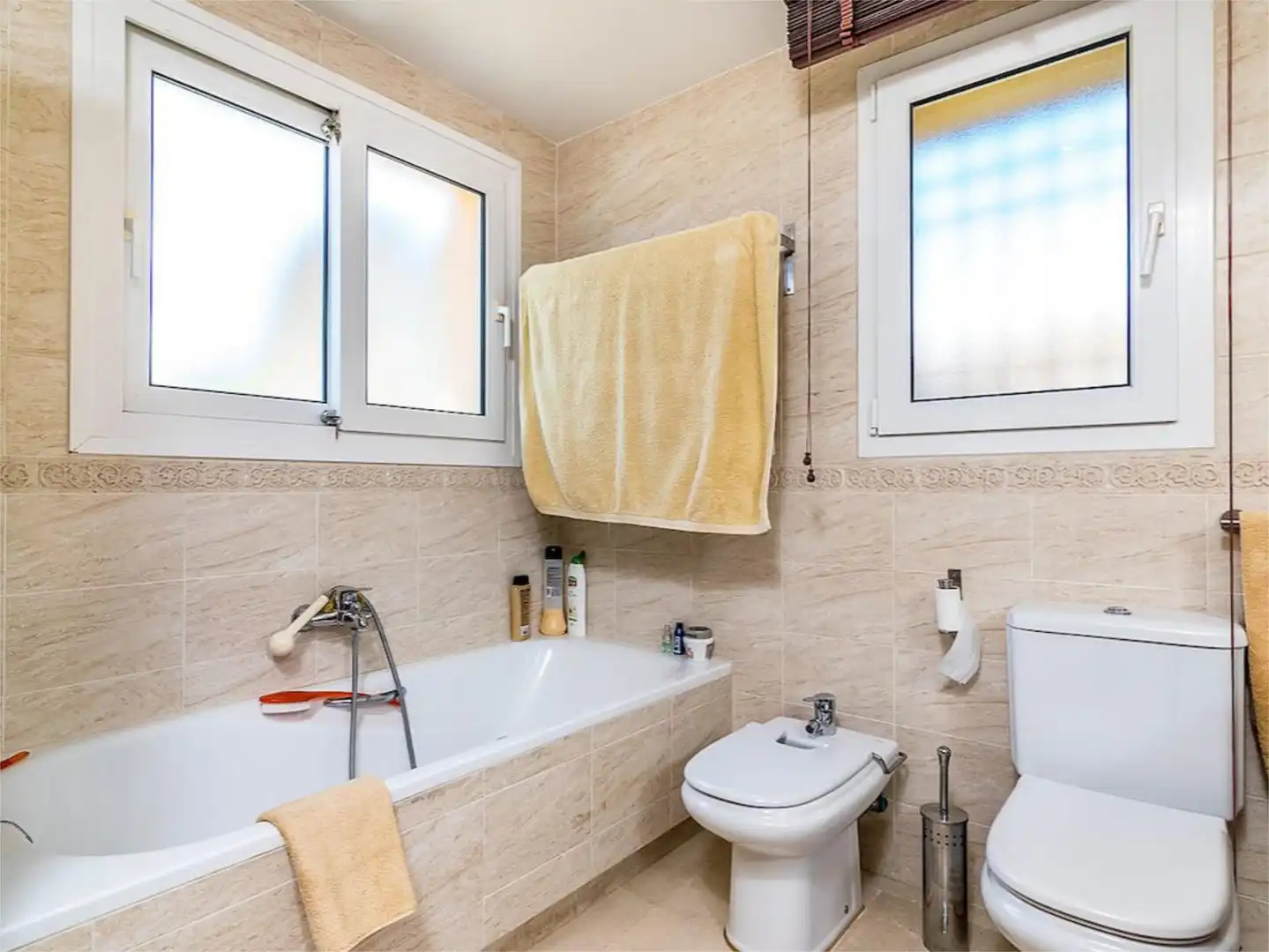 Badezimmer von Einfamilien-Reihenhaus zum Verkauf in Mijas mit Klimaanlage, Terrasse und Balkon