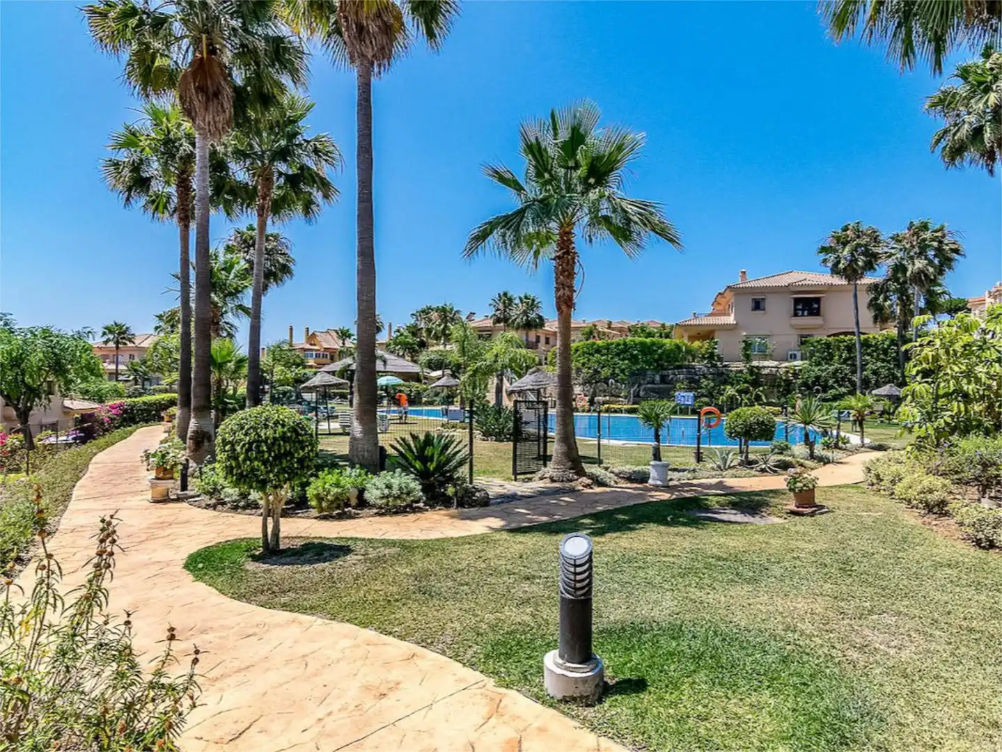 Garten von Einfamilien-Reihenhaus zum Verkauf in Mijas mit Klimaanlage, Terrasse und Balkon