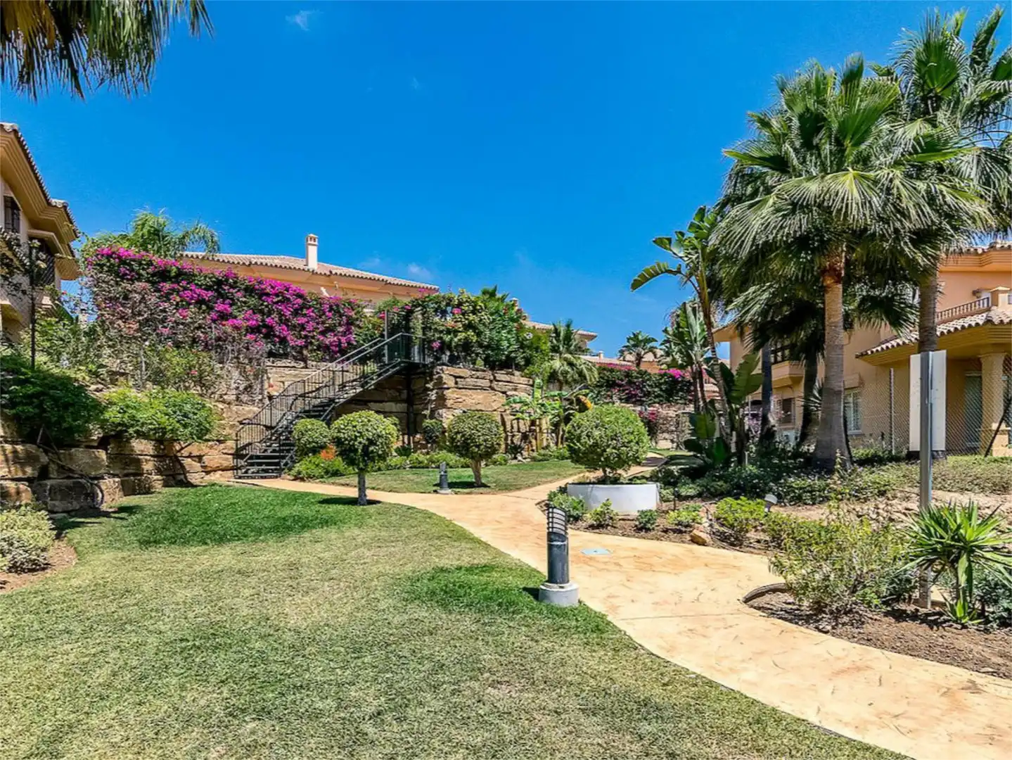 Garten von Einfamilien-Reihenhaus zum Verkauf in Mijas mit Klimaanlage, Terrasse und Balkon