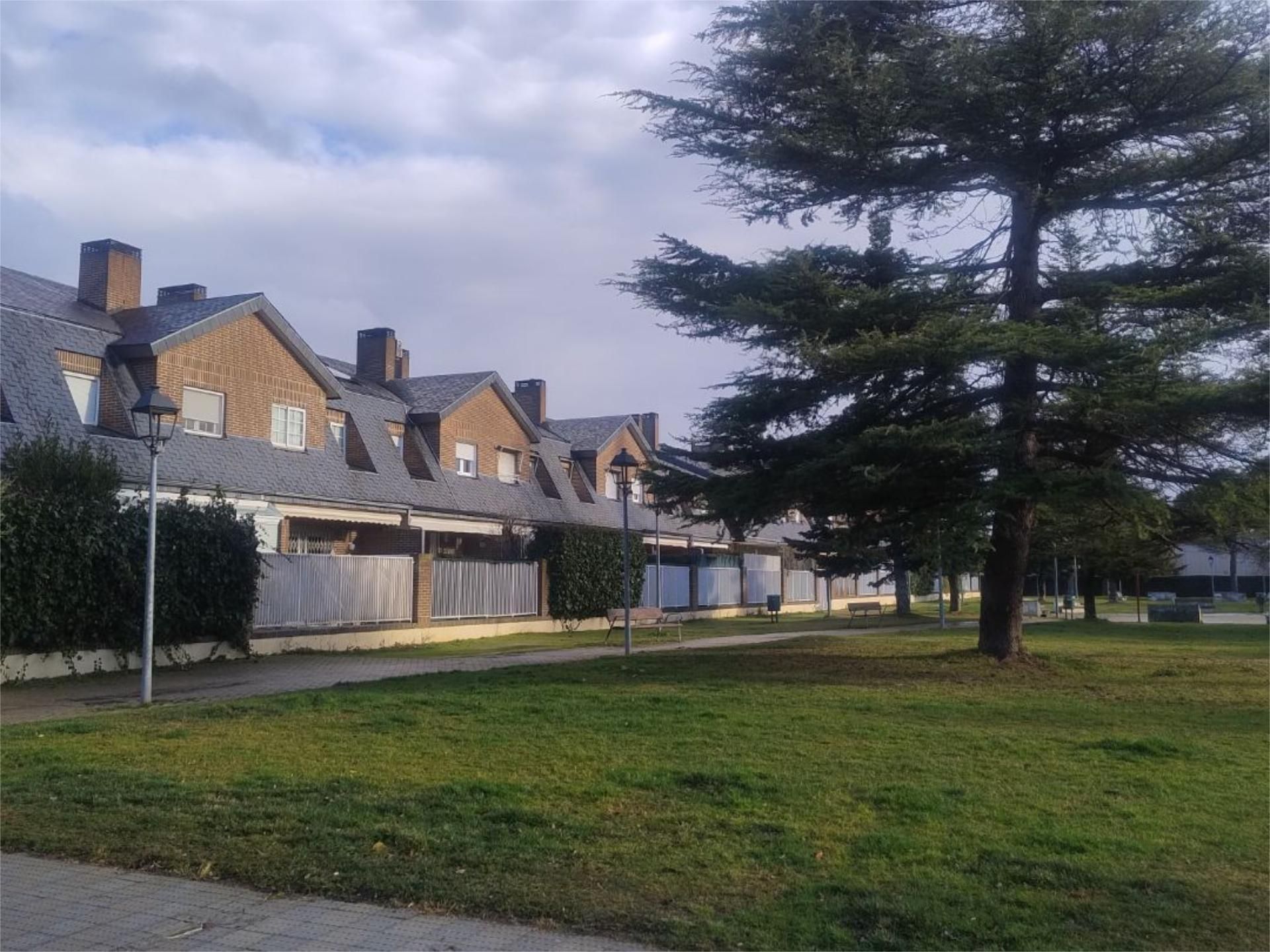 Exterior view of Flat for rent in Palencia Capital  with Heating, Private garden and Parquet flooring