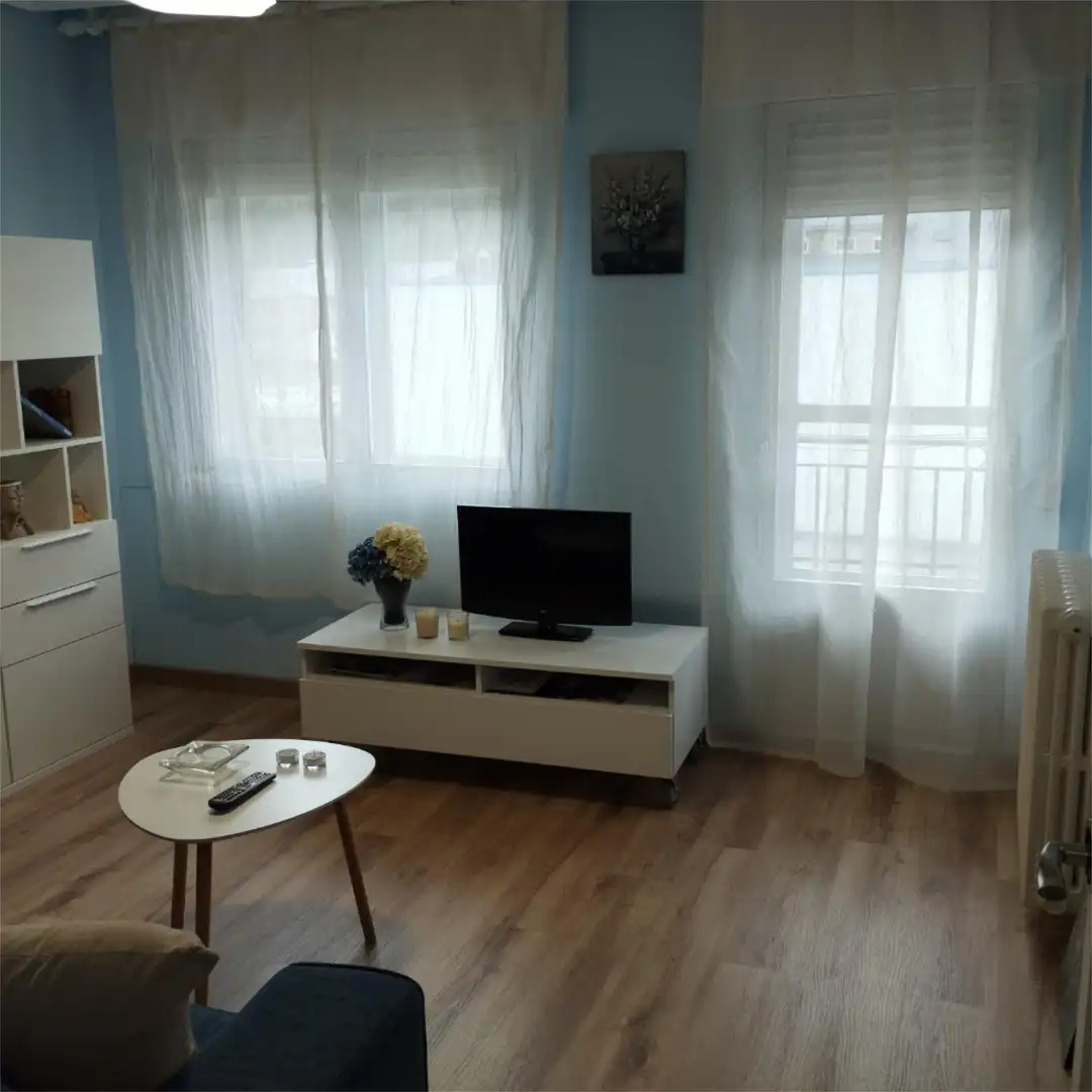 Flat for sale in Calle Fuente Cubelo, 9, Villafranca del Bierzo Living room of Flat for sale in Villafranca del Bierzo with Heating, Parquet flooring and Storage room