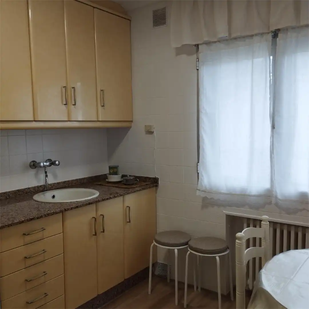 Flat for sale in Calle Fuente Cubelo, 9, Villafranca del Bierzo Kitchen of Flat for sale in Villafranca del Bierzo with Heating, Parquet flooring and Storage room