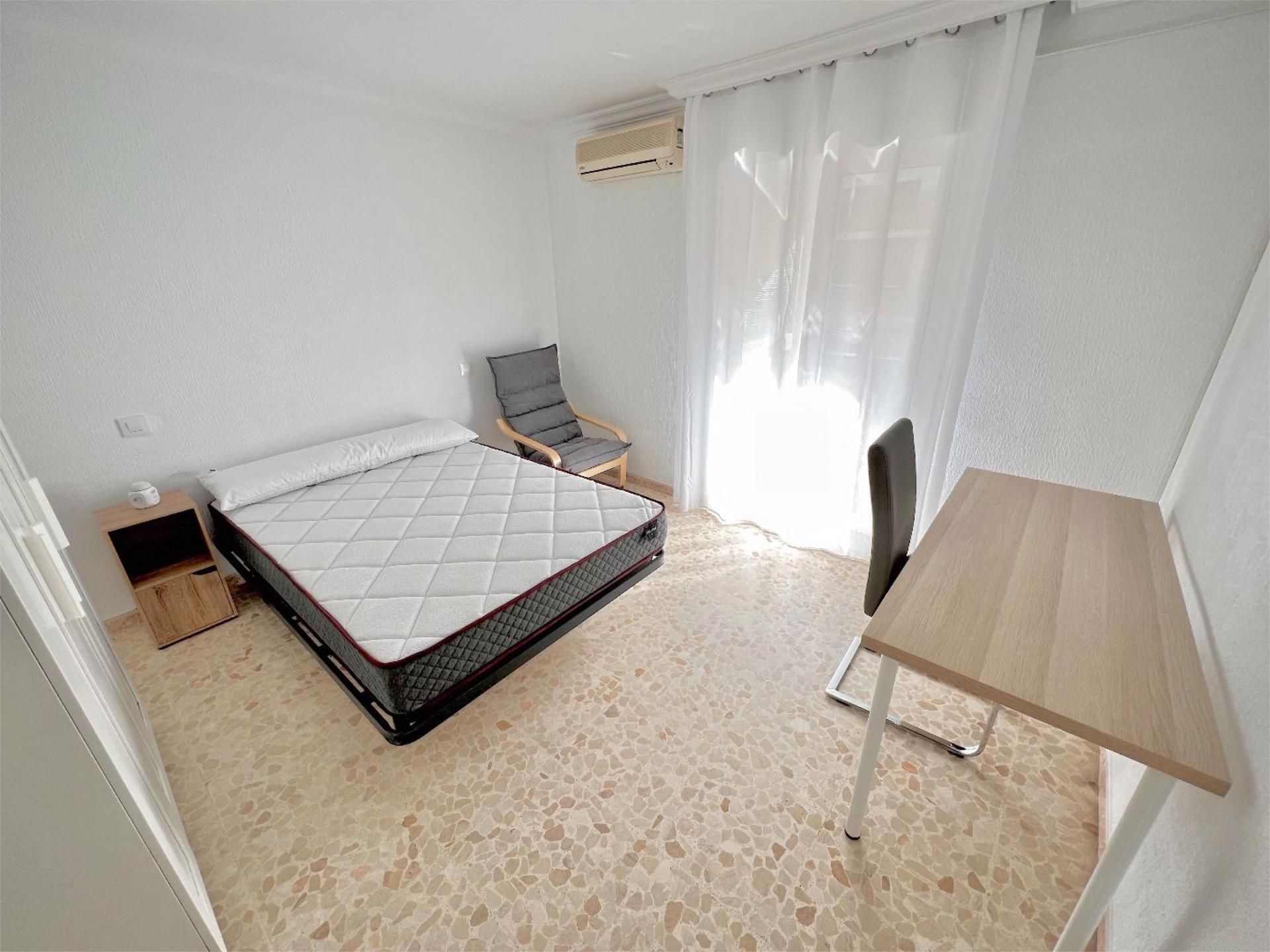 Dormitori de Pis per a compartir en  Sevilla Capital amb Aire condicionat, Calefacció i Terrassa