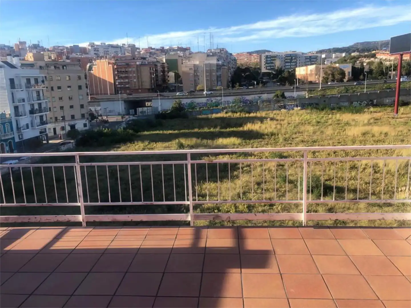 Vista exterior de Pis en venda en Badalona amb Terrassa i Balcó