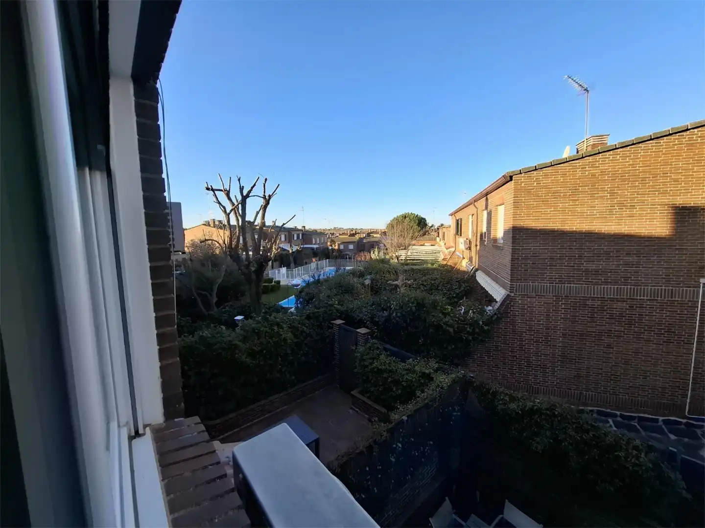 Casa adosada en venda a Travesía San Vicente, 13, Casco Antiguo Jardí de Casa adosada en venda en Majadahonda amb Jardí privat, Terrassa i Traster
