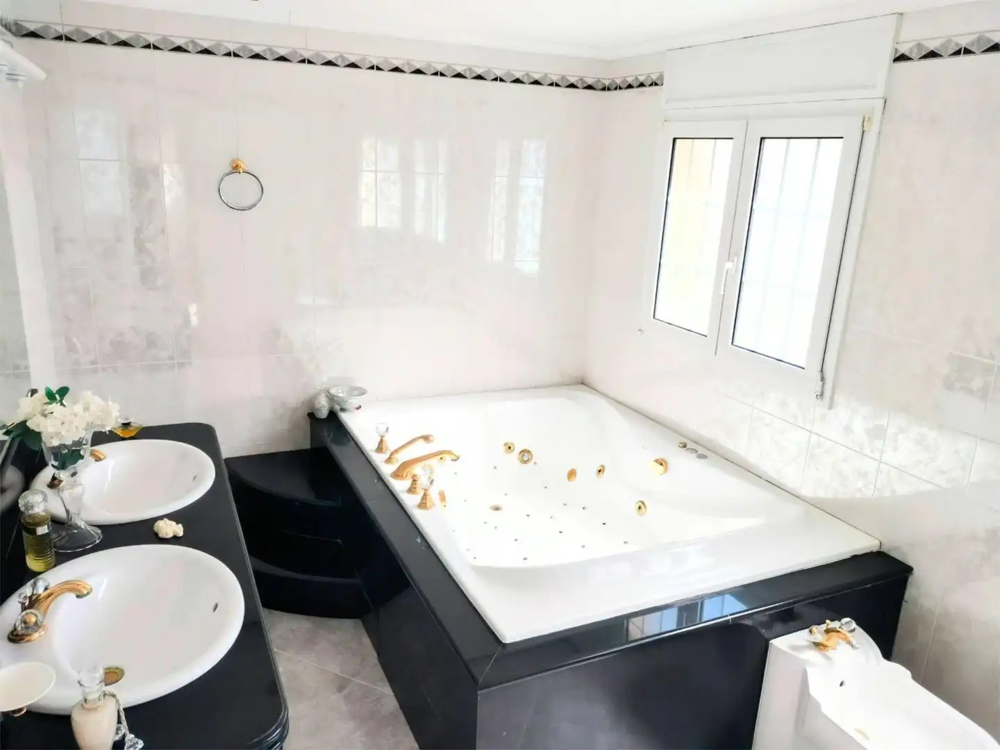 Houses for sale in Rierany Dels Frares, 23, Calella Bathroom of Houses for sale in Calella with Terrace and Balcony