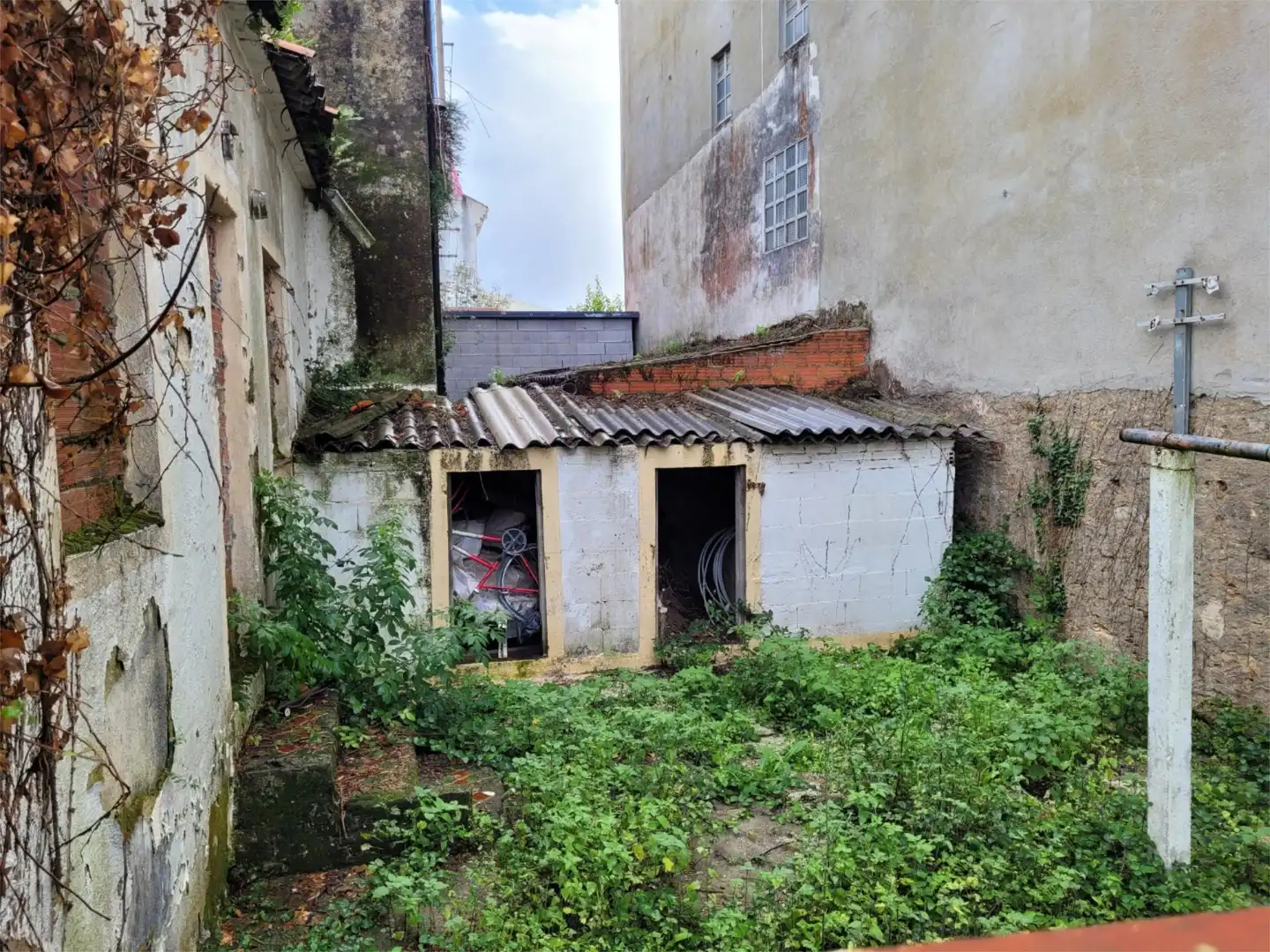 Vista exterior de Trastero en venta en Santiago de Compostela 