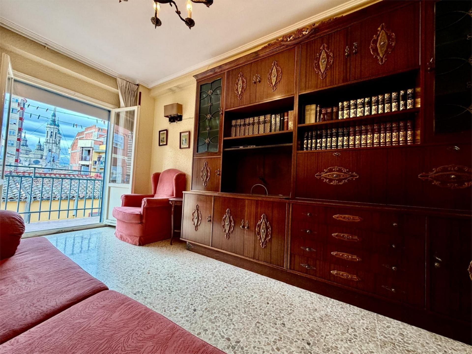 Sala d'estar de Pis en venda en  Zaragoza Capital amb Terrassa i Balcó