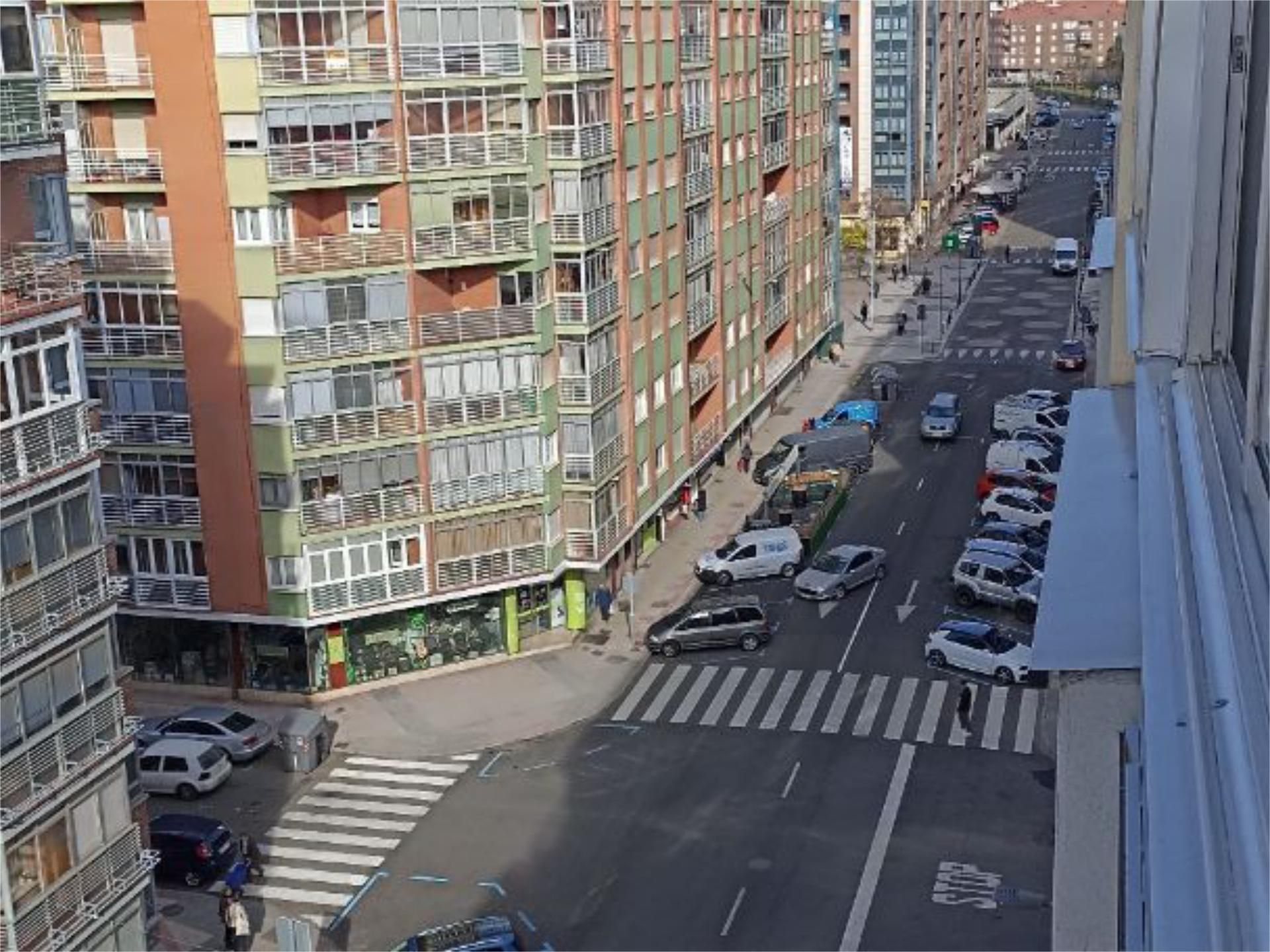 Vista exterior de Pis en venda en León Capital  amb Terrassa