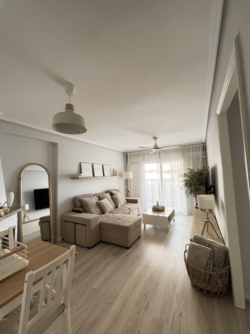 Living room of Flat for sale in Vila-seca  with Parquet flooring, Terrace and Furnished