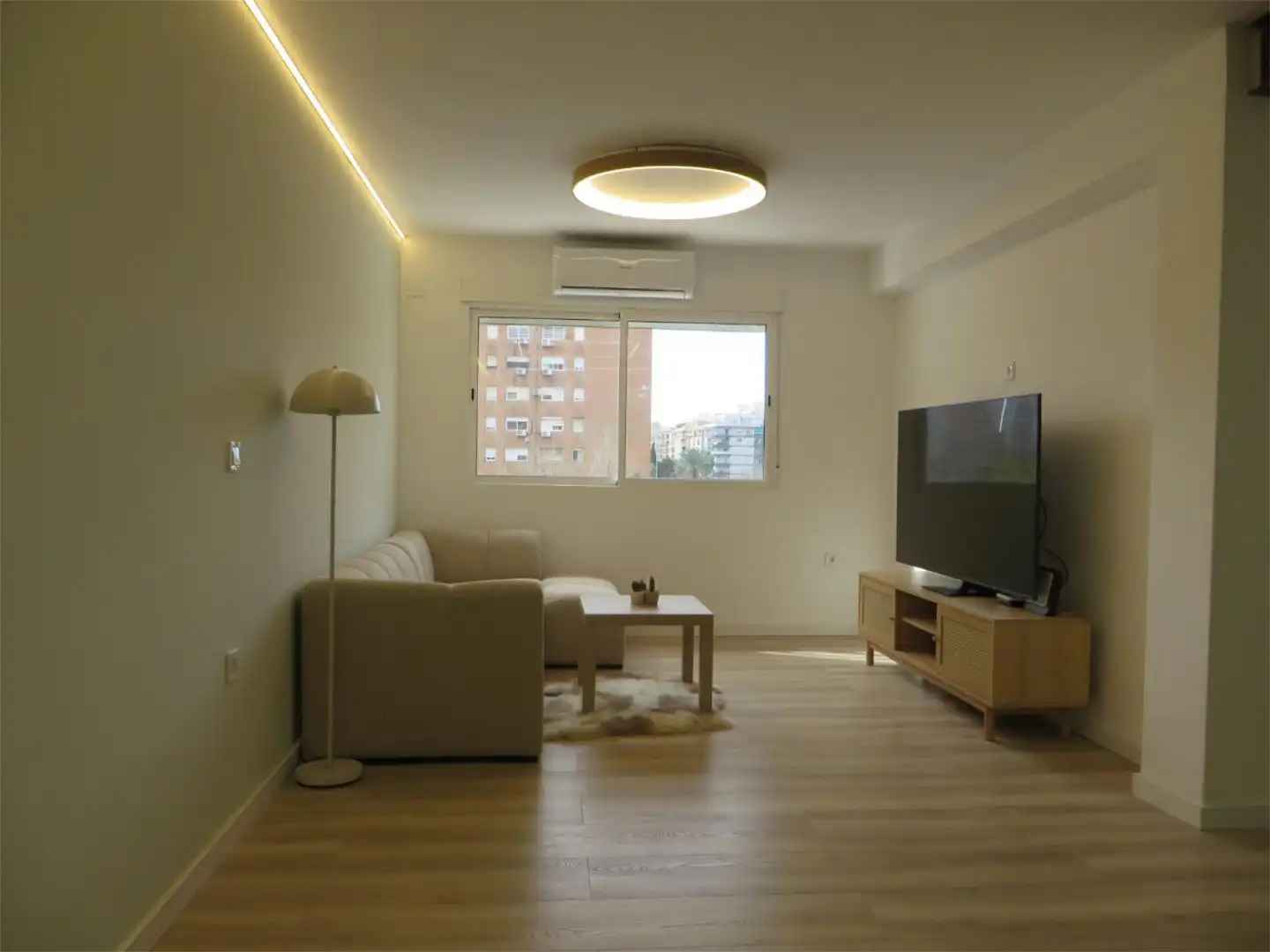 Sala d'estar de Pis de lloguer en Valencia amb Aire condicionat, Calefacció i Parquet