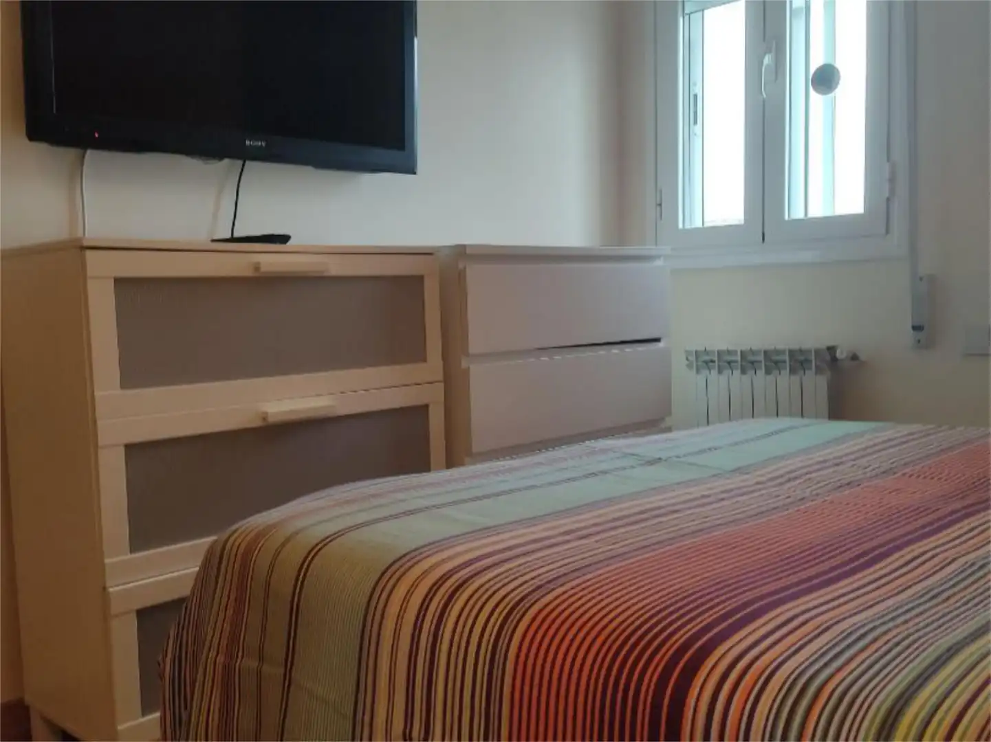 Bedroom of Flat for share in Madrid  with Air Conditioner, Heating and Parquet flooring