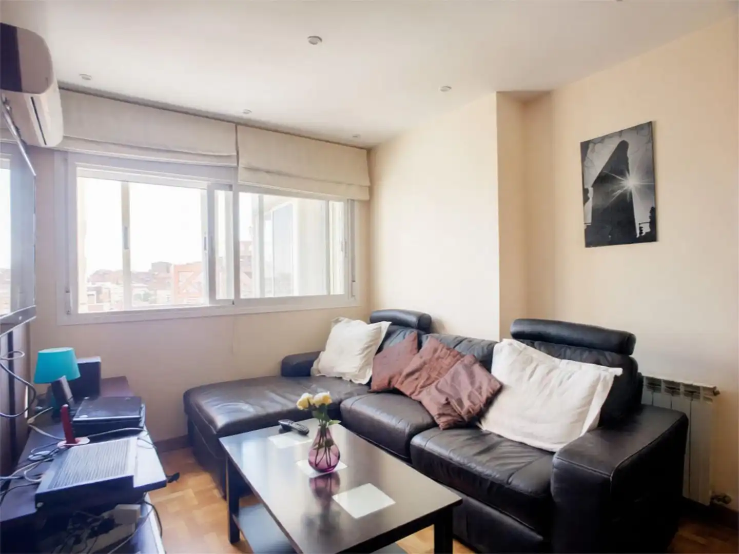 Living room of Flat for share in Madrid  with Air Conditioner, Heating and Parquet flooring
